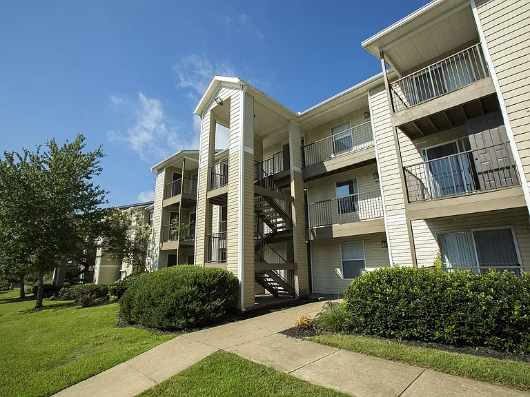 The Lexington Apartments — Photo 10
