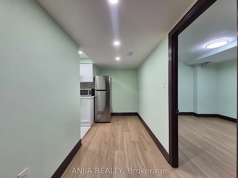 742 Hammersly Blvd #BASEMENT — Photo 9