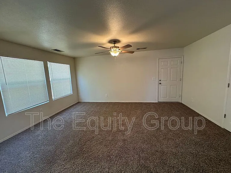 1915 Bella Oaks Dr — Photo 2