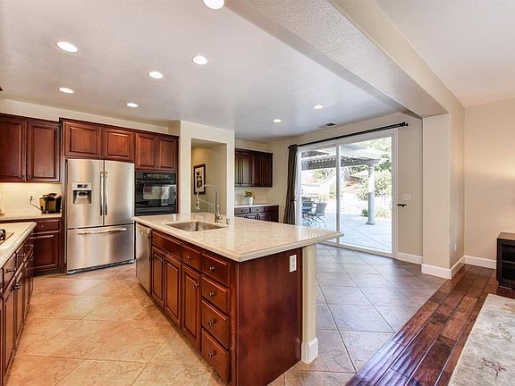 4th image of 5043 Courtney Way