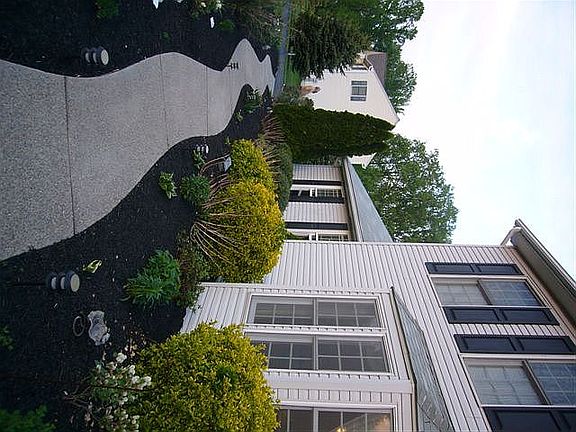 2nd image of 6 Grist Mill Ln