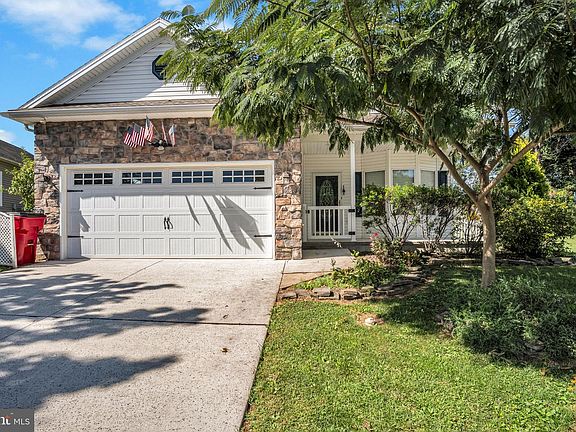 2nd image of 45 Colonial Ct