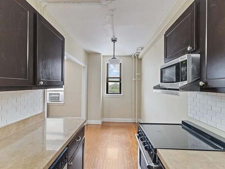 Piccadilly Apartments — Photo 19