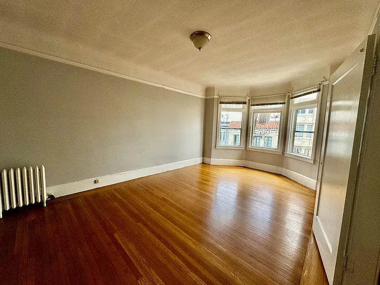 2335 Larkin St #12 — Photo 6
