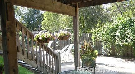 LL Kitchen and entertainment area