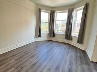 910 W 32nd Pl #2F, Chicago, IL 60608