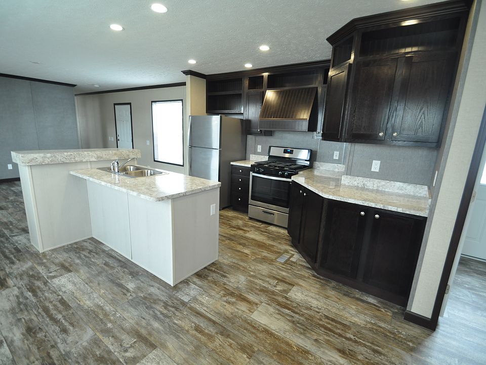 1st image of 32 Robin Dr