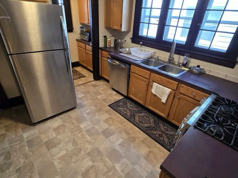326 Allen St #1 — Photo 8