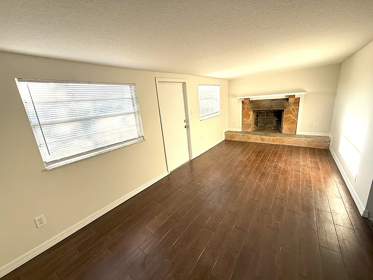 4850 Sutton Ave — Photo 6