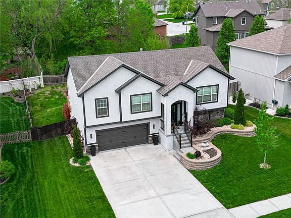 3rd image of 904 SW 35th St