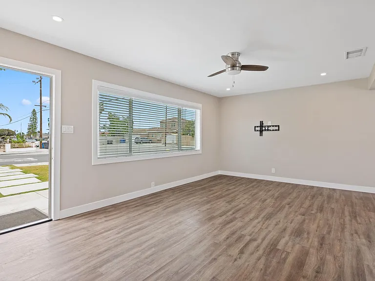 14461 Wilson St — Photo 2