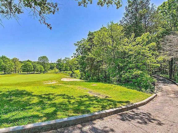 2nd image of 200 Golf View Dr Unit 9