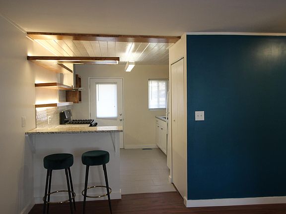 4th image of 111D Howell St