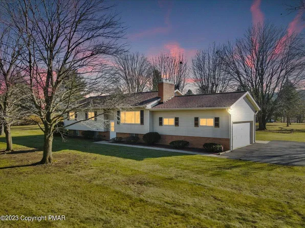 1509 Fawn Valley Dr, Brodheadsville, PA 18322