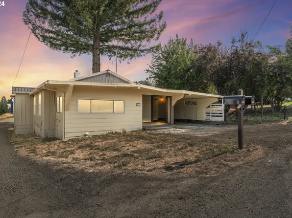 312 Pleasant Ave, Roseburg, OR 97470