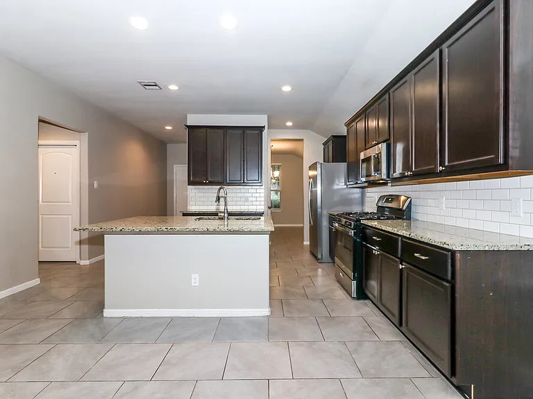 407 Ashley Falls Ln — Photo 7
