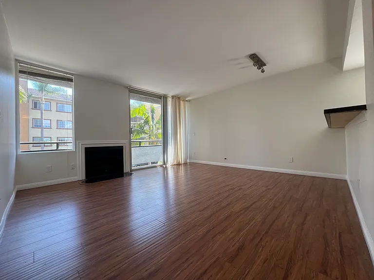 1943 Selby Ave #101 — Photo 3