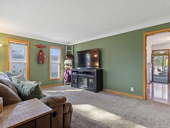 4th image of 651 Montana Ave E