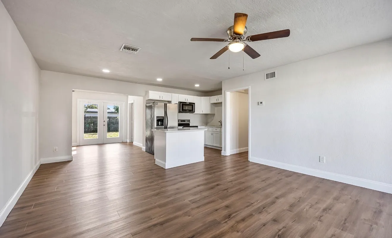 3 bed, 1320 sqft, $1,900 — Photo 2