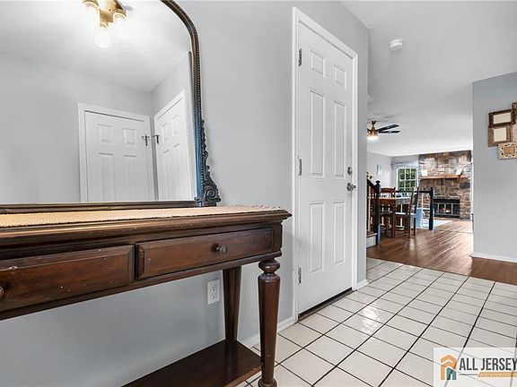 4th image of 27 Manor Dr