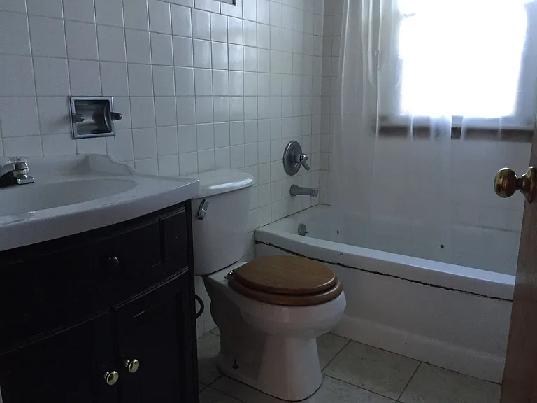 746 Hope Ave — Photo 8