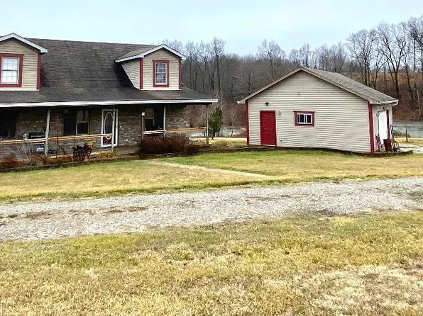 5656 N Cox Dr, Bloomfield, IN 47424