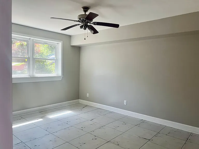 601 Southdale Cir — Photo 26