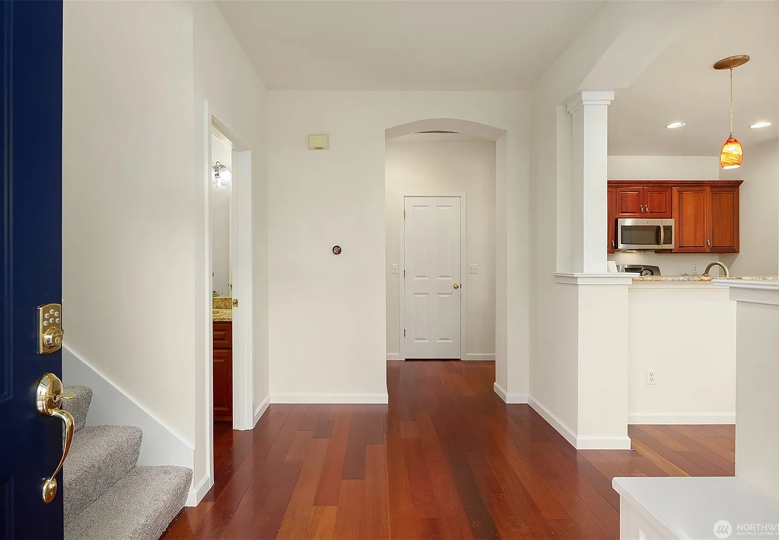 3 bed, 2.5 bath, 2330 sqft, $4,000 — Photo 3