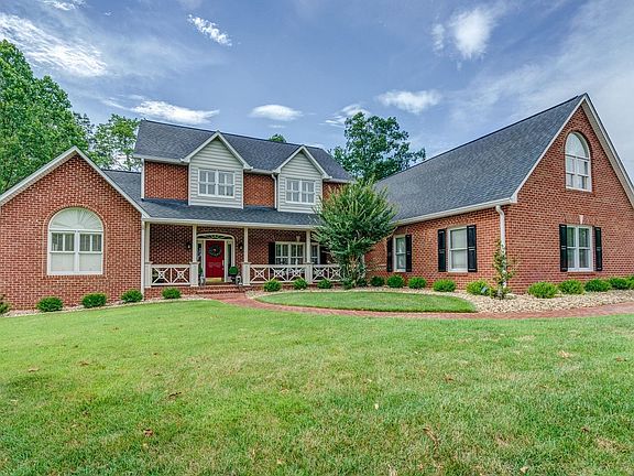 2nd image of 1409 Evergreen Ct