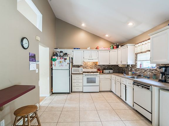5th image of 17 Harmony Dr