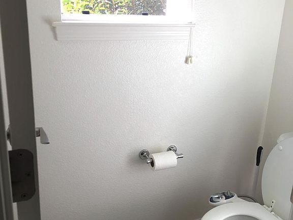 4th image of 950 E Duane Ave #100