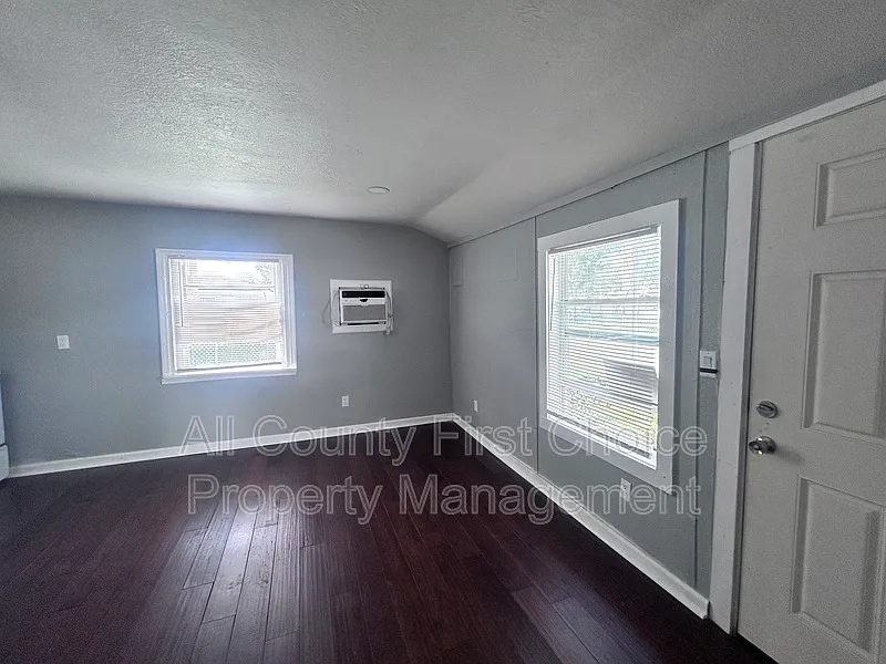 42nd St Cottages — Photo 3