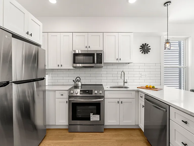 695 Bennington St #4 — Photo 8