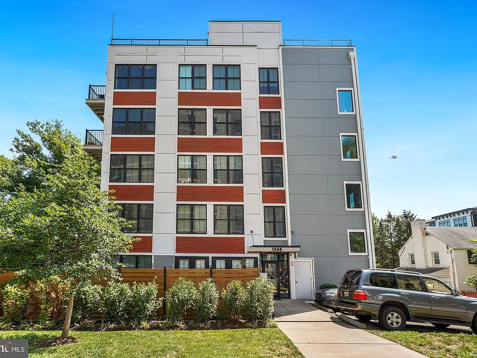 1245 N Pierce St #8