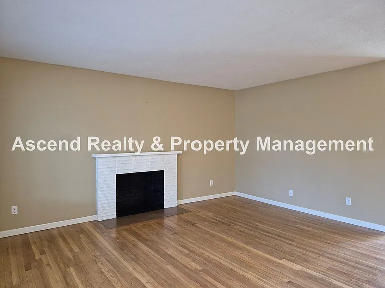 1490 NW 137th Ave — Photo 5