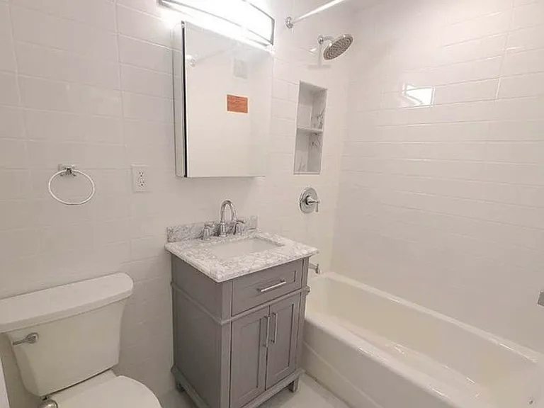 495 E 7th St #5Z — Photo 3