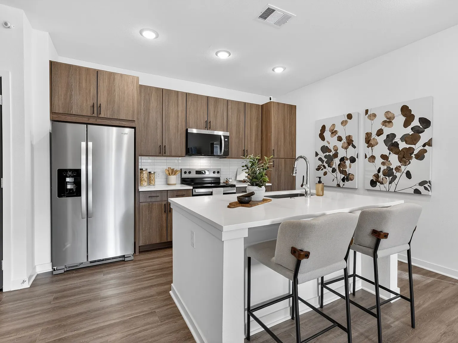 Switch Luxury Apartments — Photo 4