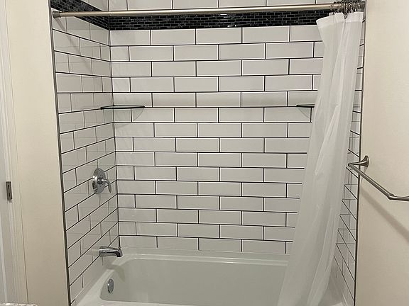 4th image of 2649 S Kinnickinnic Ave #1