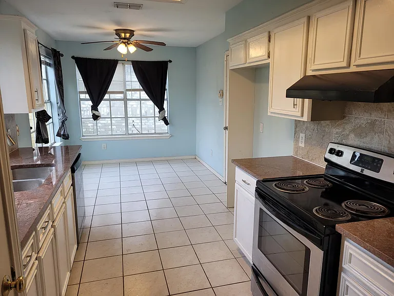 4746 Willowick Dr — Photo 4