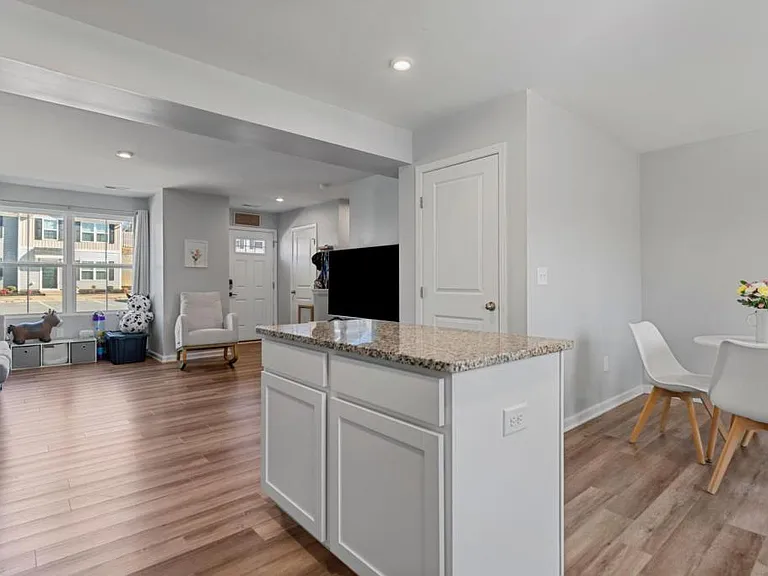 11 Tidworth Dr — Photo 7