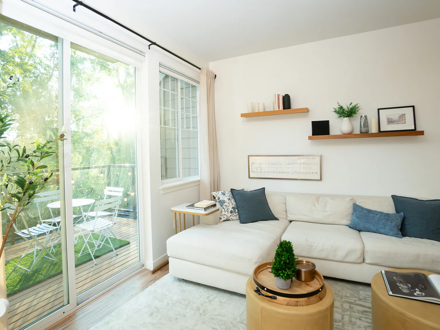 2 bed, 2.5 bath, 1206 sqft, $4,900 — Photo 3