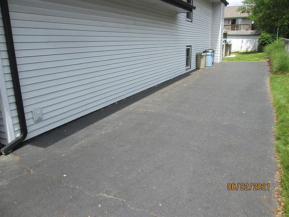 3rd image of 1890 Plateau Ave