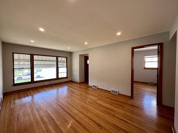 3rd image of 3513 S 57th Ave