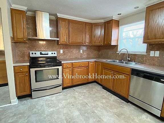3rd image of 5741 Hinckley Ct