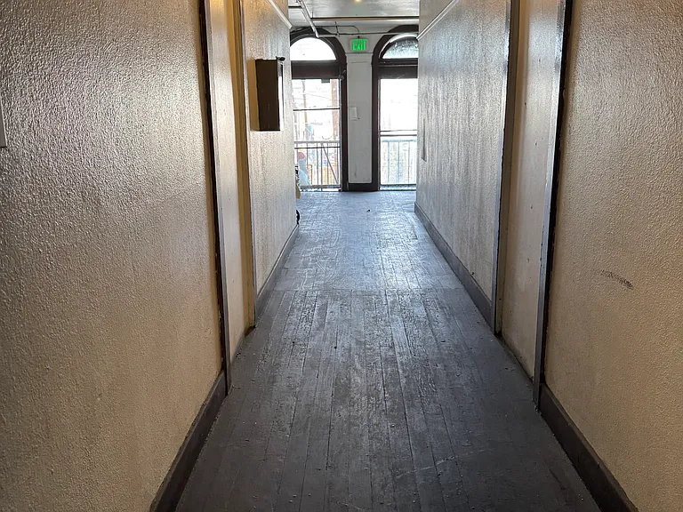 1462 S Central Ave — Photo 5