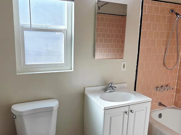 21615 Montgomery St — Photo 8