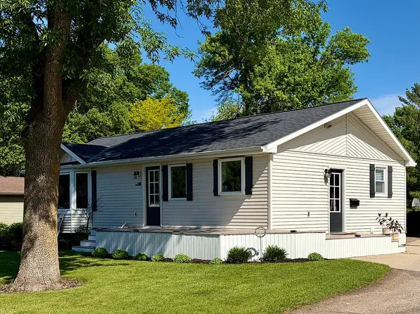 108 E Fairview Ave, Olivia, MN 56277