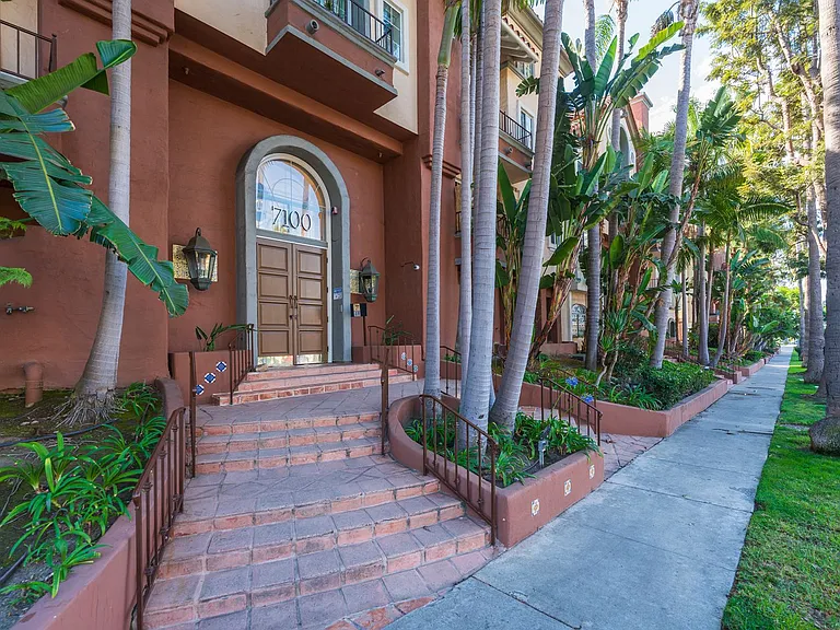 7100 La Tijera Blvd #D101 — Photo 3