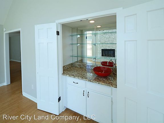 3rd image of 8500 River Glen Dr