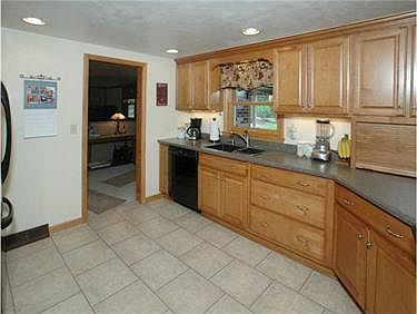 4th image of 576 Carroll Dr